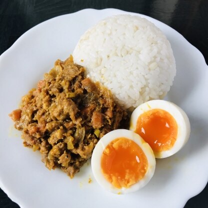 ケチャップとウスターソースを使って作るレシピ、とても参考になりました。
カレーと卵とご飯の組み合わせが良くて美味しかったです。